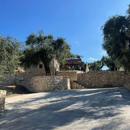 Mikro Kastro בית נופש