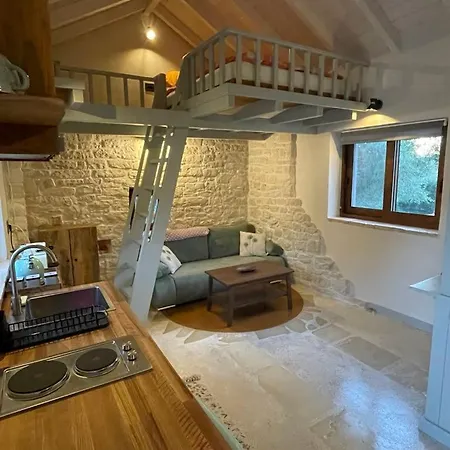 בית נופש Mikro Kastro Apergátika