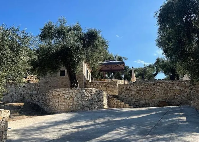 Mikro Kastro בית נופש