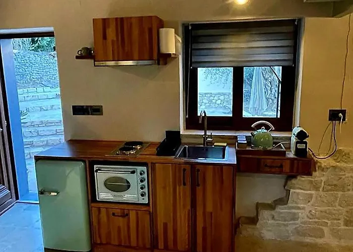 Mikro Kastro * Apergátika